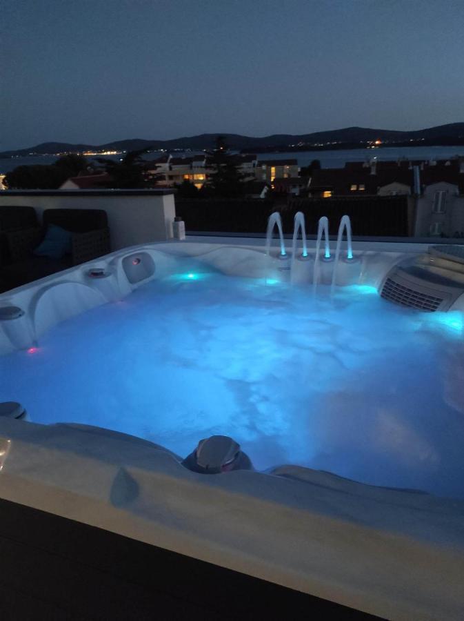 Penthouse Aurelia, Rooftop Terrace & Jacuzzi Apartament *